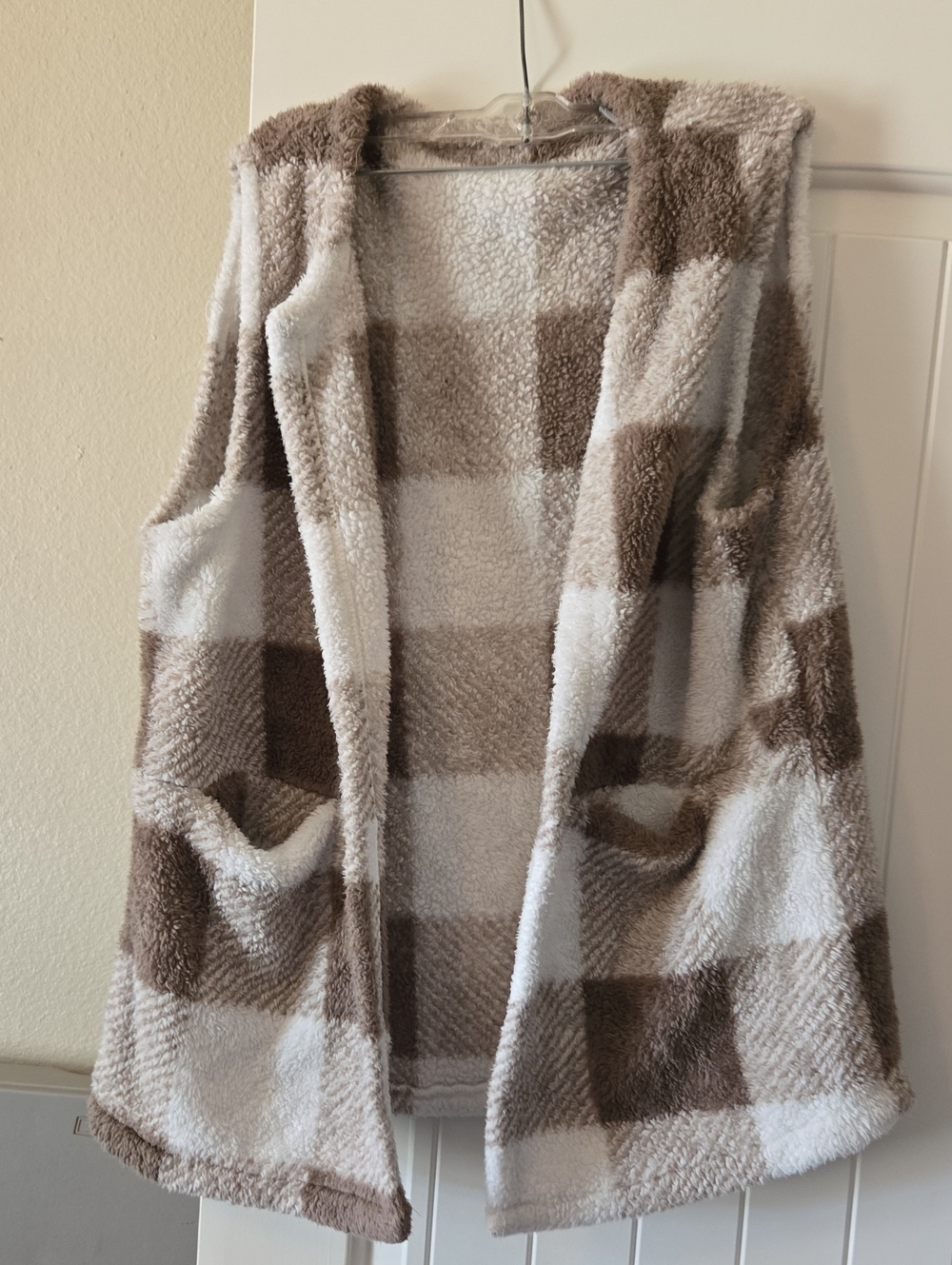 Cozy Plaid Sherpa Vest in Cream & Taupe